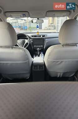 Позашляховик / Кросовер Nissan Rogue 2015 в 