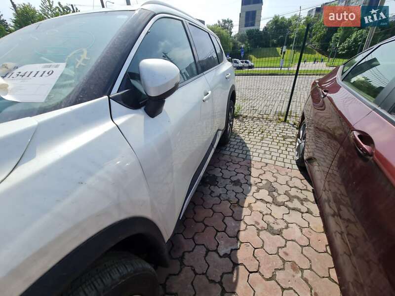 Внедорожник / Кроссовер Nissan Rogue 2023 в Киеве