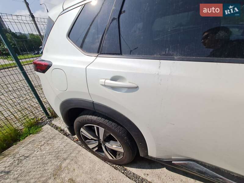 Внедорожник / Кроссовер Nissan Rogue 2023 в Киеве