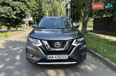 Внедорожник / Кроссовер Nissan Rogue 2018 в 