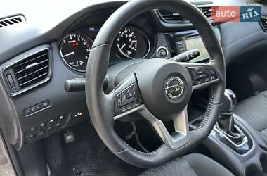 Внедорожник / Кроссовер Nissan Rogue 2018 в 