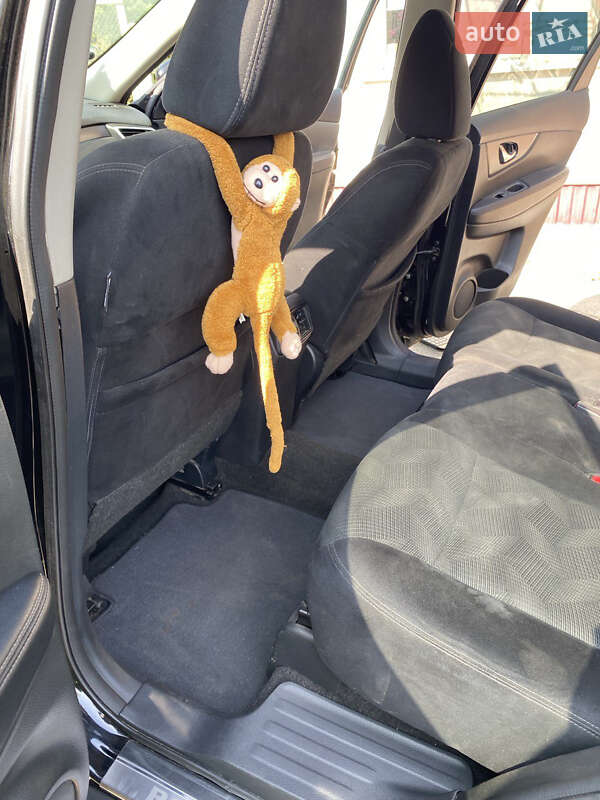 Позашляховик / Кросовер Nissan Rogue 2016 в Полтаві