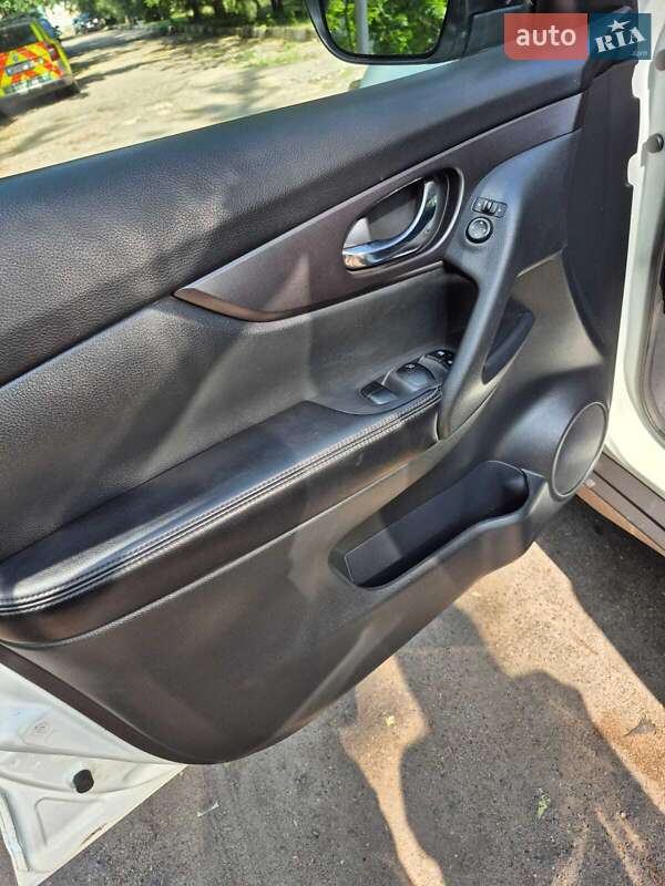 Позашляховик / Кросовер Nissan Rogue 2016 в Запоріжжі фото 12 Позашляховик / Кросовер Nissan Rogue 2016 в Запоріжжі