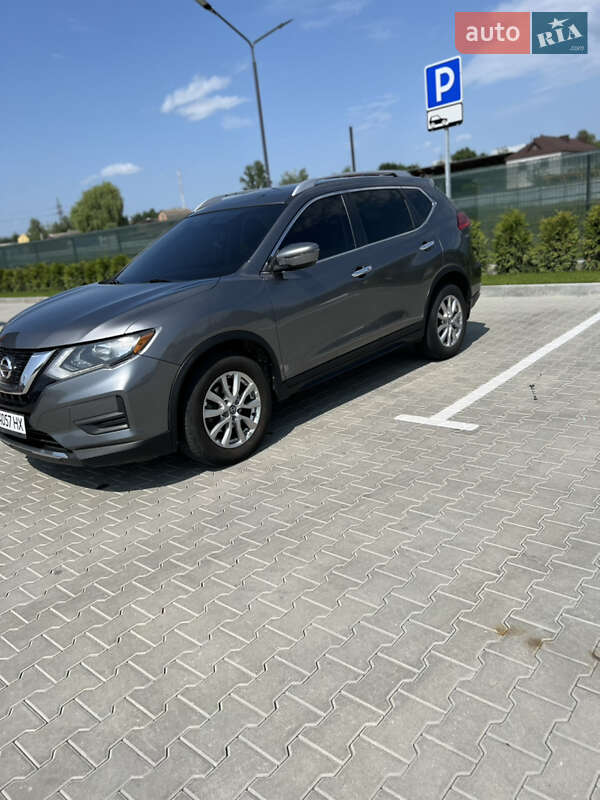 Внедорожник / Кроссовер Nissan Rogue 2016 в 