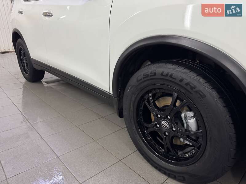 Позашляховик / Кросовер Nissan Rogue 2015 в Умані