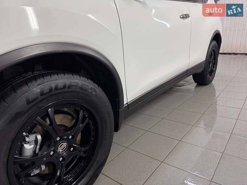 Позашляховик / Кросовер Nissan Rogue 2015 в Умані