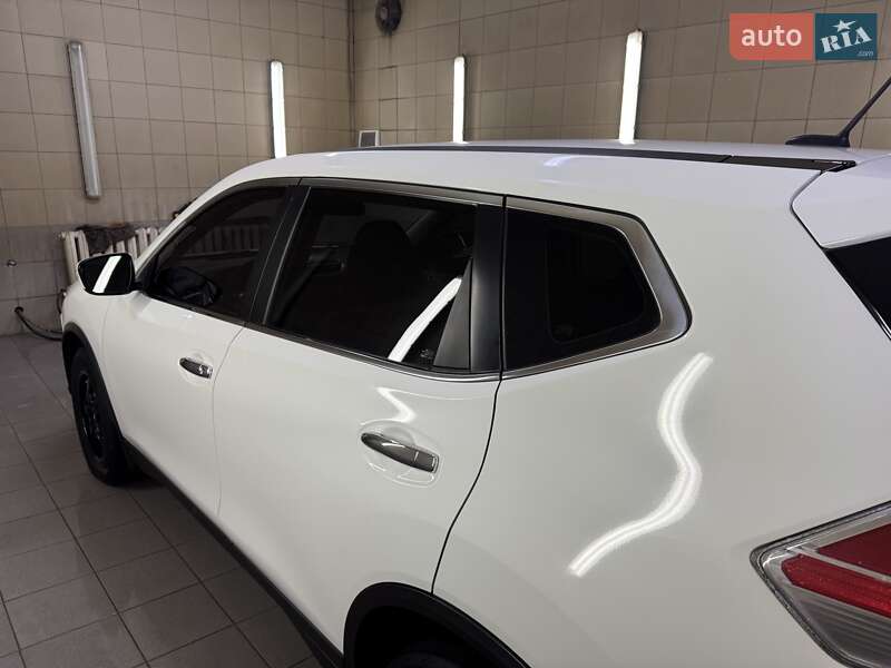 Позашляховик / Кросовер Nissan Rogue 2015 в Умані
