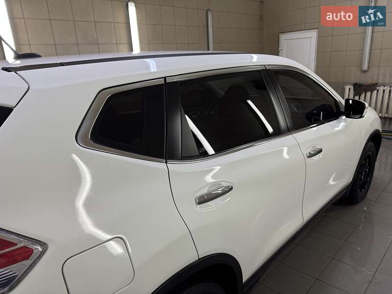 Позашляховик / Кросовер Nissan Rogue 2015 в Умані