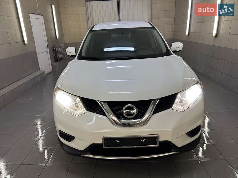 Позашляховик / Кросовер Nissan Rogue 2015 в Умані