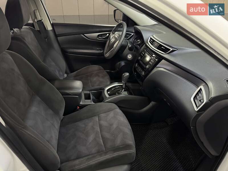 Позашляховик / Кросовер Nissan Rogue 2015 в Умані