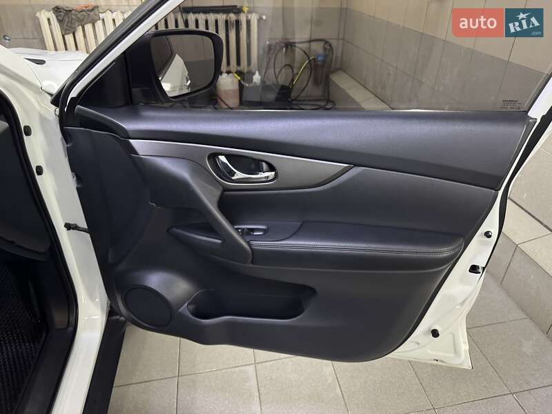 Позашляховик / Кросовер Nissan Rogue 2015 в Умані