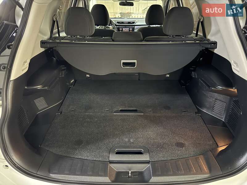 Позашляховик / Кросовер Nissan Rogue 2015 в Умані