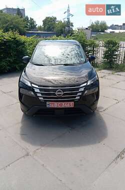 Позашляховик / Кросовер Nissan Rogue 2024 в 