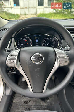 Внедорожник / Кроссовер Nissan Rogue 2015 в 
