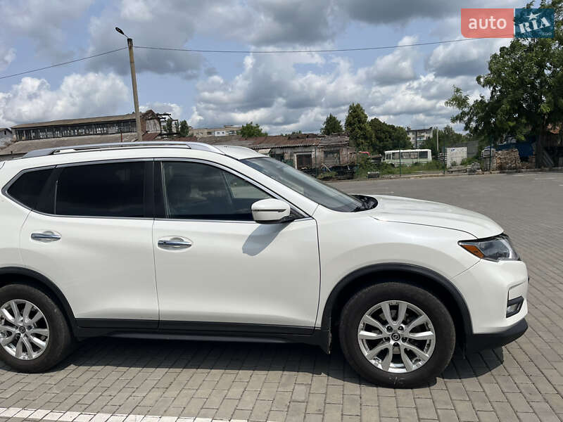 Позашляховик / Кросовер Nissan Rogue 2018 в Ромнах