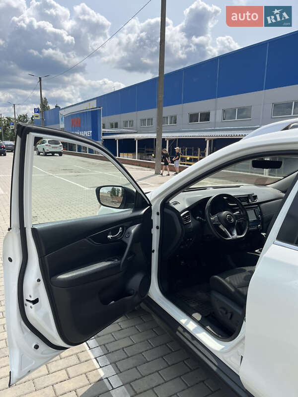 Позашляховик / Кросовер Nissan Rogue 2018 в Ромнах