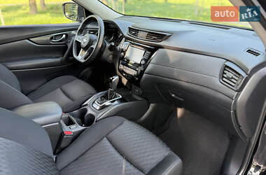 Внедорожник / Кроссовер Nissan Rogue 2019 в 