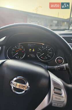 Позашляховик / Кросовер Nissan Rogue 2014 в 