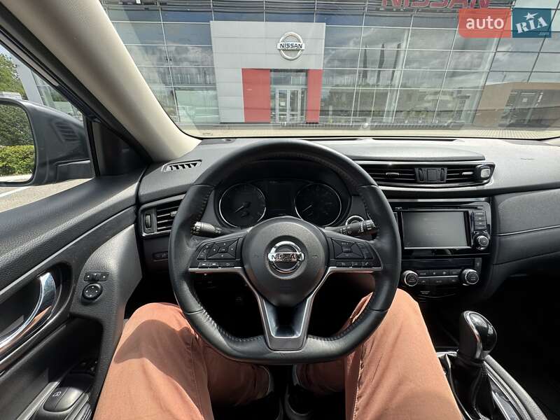 Позашляховик / Кросовер Nissan Rogue 2017 в Полтаві