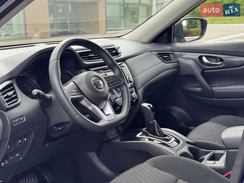 Позашляховик / Кросовер Nissan Rogue 2017 в Полтаві