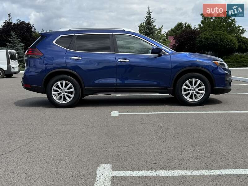 Позашляховик / Кросовер Nissan Rogue 2017 в Полтаві