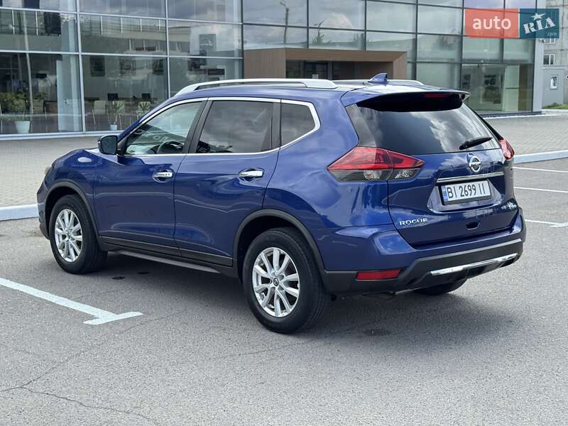 Позашляховик / Кросовер Nissan Rogue 2017 в Полтаві