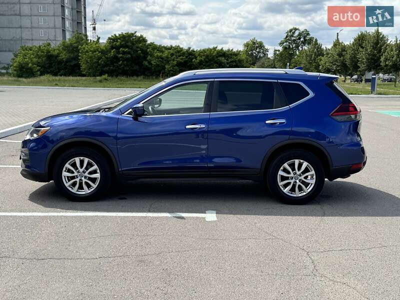 Позашляховик / Кросовер Nissan Rogue 2017 в Полтаві