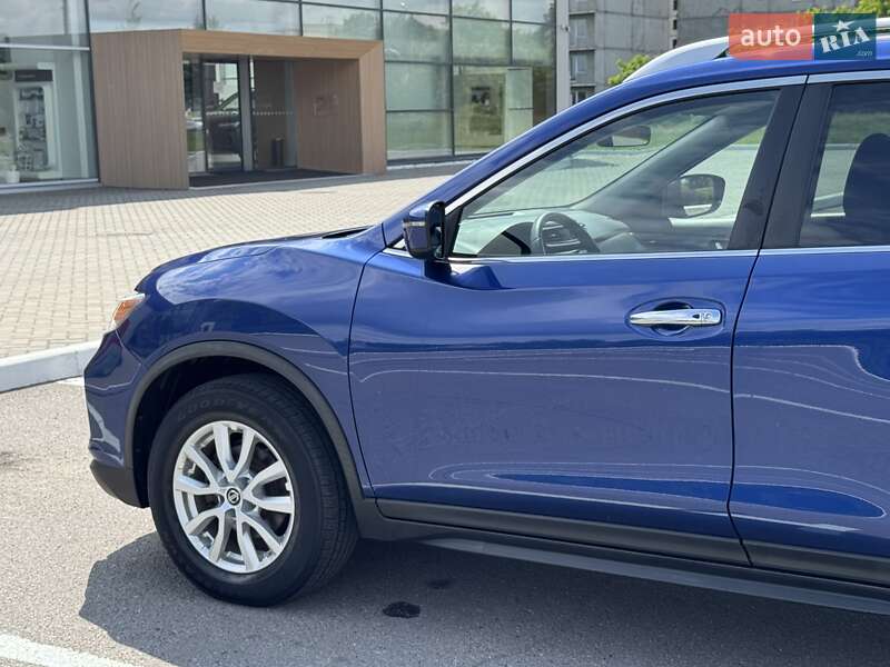 Позашляховик / Кросовер Nissan Rogue 2017 в Полтаві
