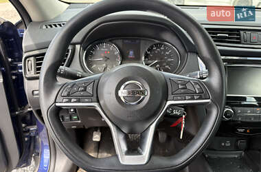 Внедорожник / Кроссовер Nissan Rogue 2017 в 