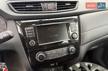 Внедорожник / Кроссовер Nissan Rogue 2017 в 
