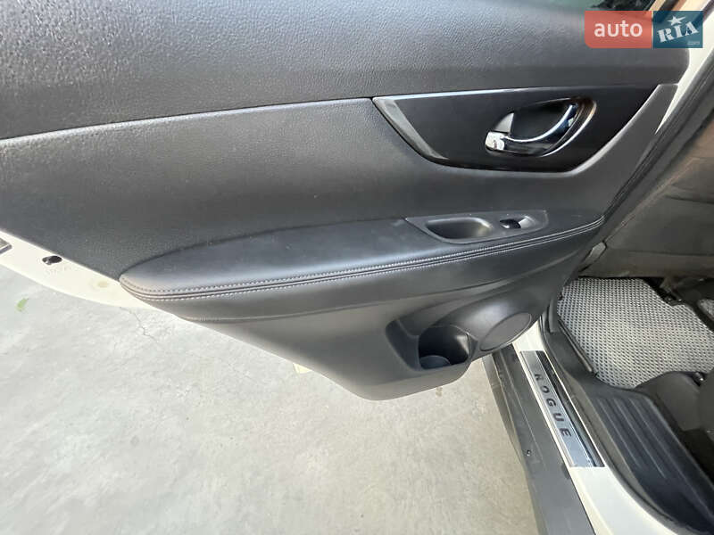 Внедорожник / Кроссовер Nissan Rogue 2017 в Одессе