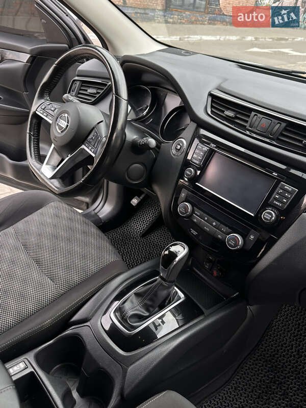 Внедорожник / Кроссовер Nissan Rogue 2017 в Луцке