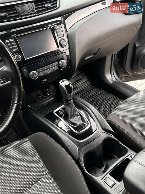 Внедорожник / Кроссовер Nissan Rogue 2017 в Луцке