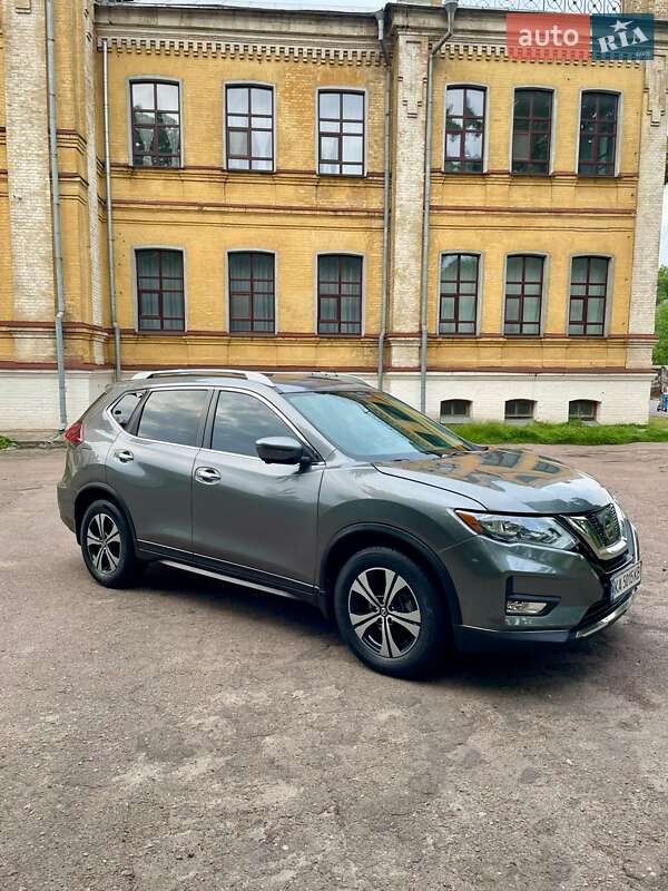 Позашляховик / Кросовер Nissan Rogue 2017 в Чернігові