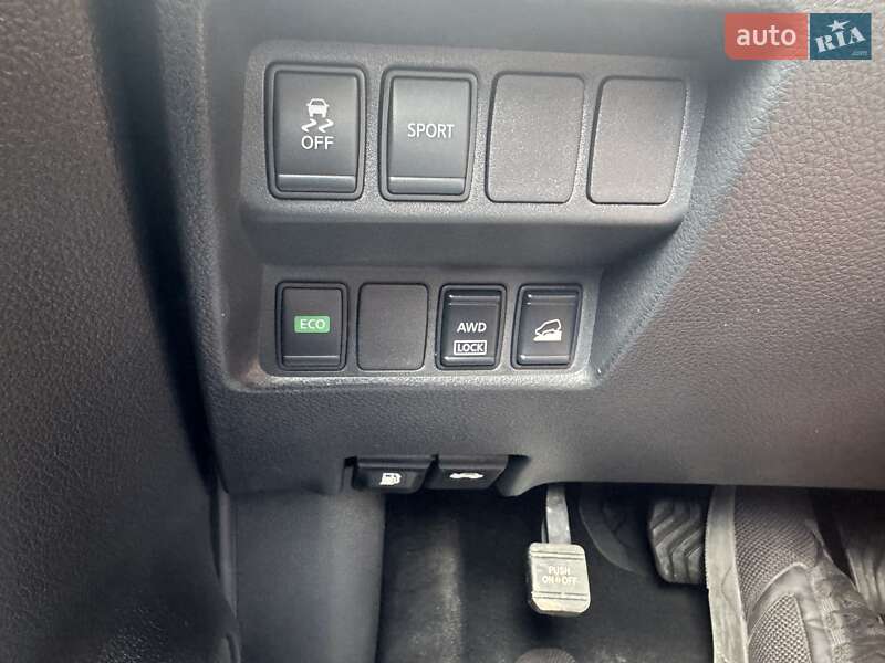 Внедорожник / Кроссовер Nissan Rogue 2015 в Луцке