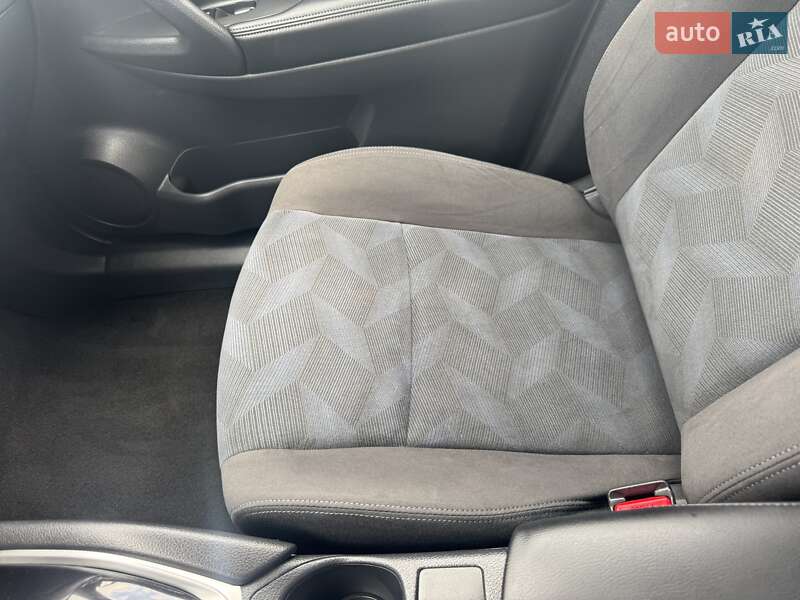 Внедорожник / Кроссовер Nissan Rogue 2015 в Луцке
