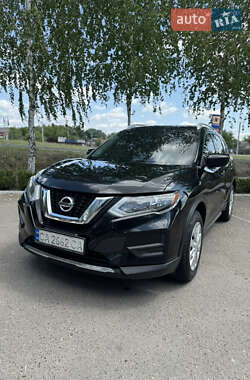 Внедорожник / Кроссовер Nissan Rogue 2016 в Смеле