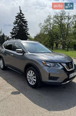 Внедорожник / Кроссовер Nissan Rogue 2018 в 