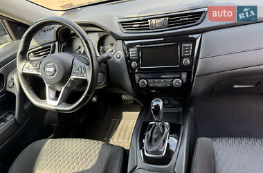 Внедорожник / Кроссовер Nissan Rogue 2018 в 