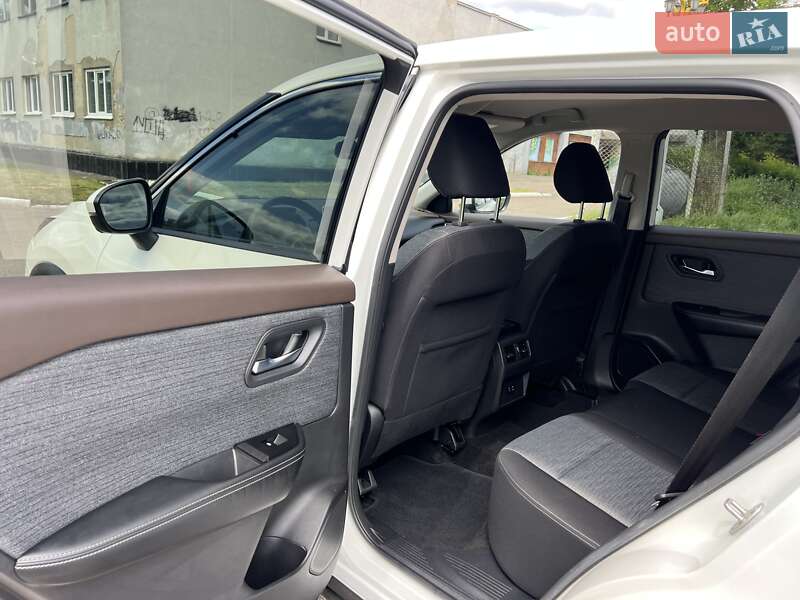 Внедорожник / Кроссовер Nissan Rogue 2020 в Ровно