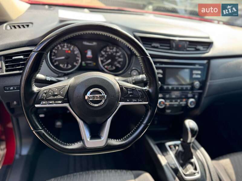 Внедорожник / Кроссовер Nissan Rogue 2017 в Кривом Роге