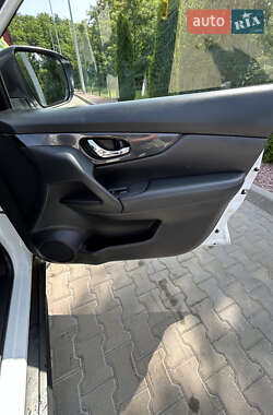 Внедорожник / Кроссовер Nissan Rogue 2017 в Кременчуге