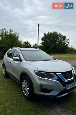 Внедорожник / Кроссовер Nissan Rogue 2017 в Яготине
