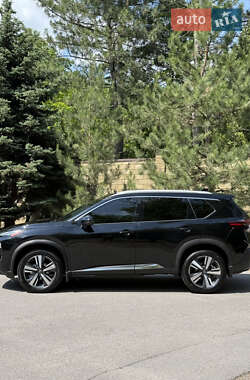 Внедорожник / Кроссовер Nissan Rogue 2023 в 