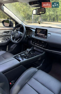 Внедорожник / Кроссовер Nissan Rogue 2023 в 