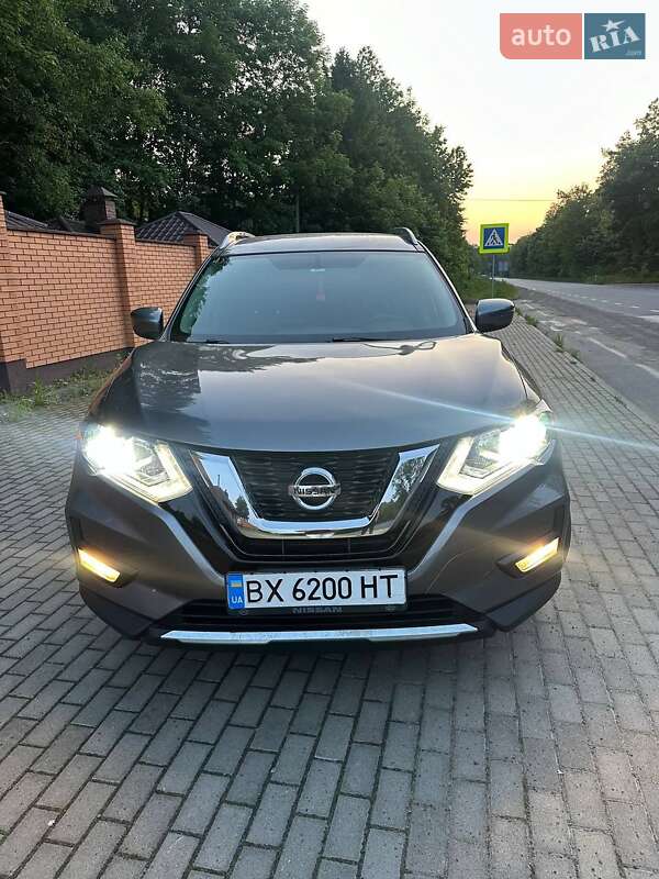 Внедорожник / Кроссовер Nissan Rogue 2016 в Хмельницком