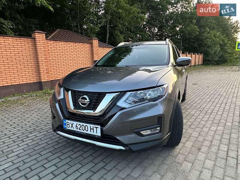 Внедорожник / Кроссовер Nissan Rogue 2016 в Хмельницком