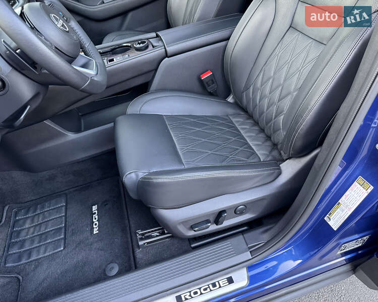 Внедорожник / Кроссовер Nissan Rogue 2023 в Киеве
