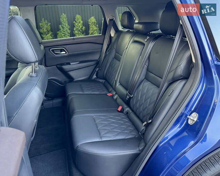 Внедорожник / Кроссовер Nissan Rogue 2023 в Киеве