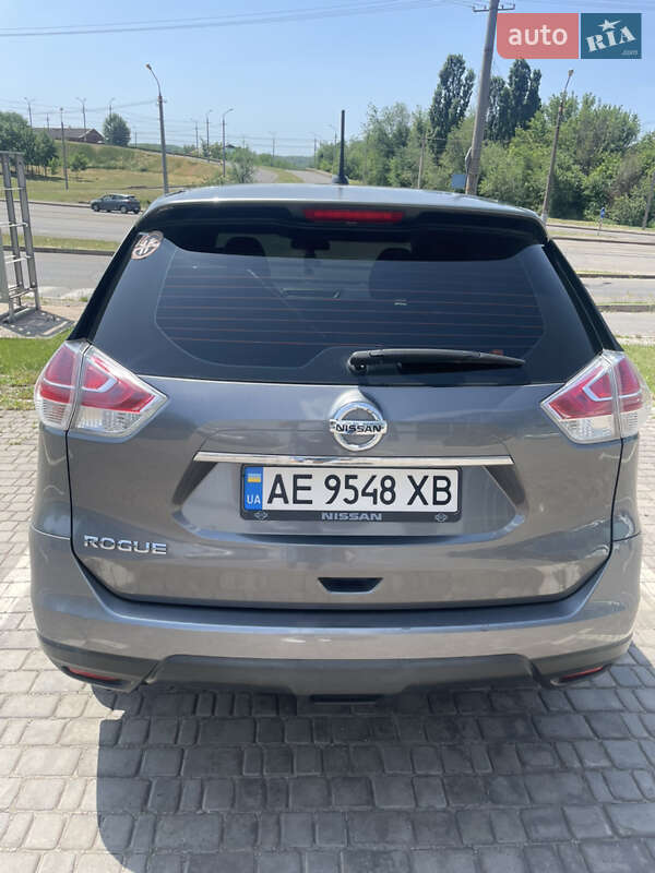 Внедорожник / Кроссовер Nissan Rogue 2015 в Кривом Роге